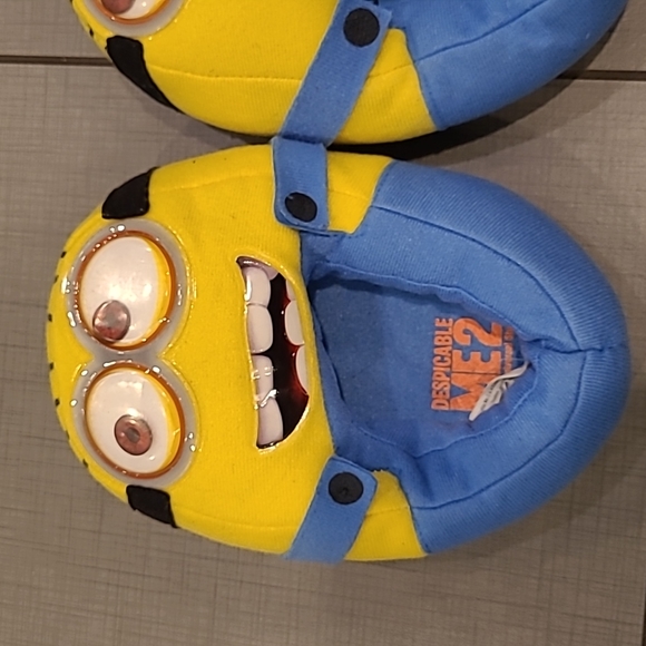 Minion Slippers Size 11-12 - Picture 2 of 4